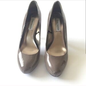 Steve Madden Beige Hells Size 8.5